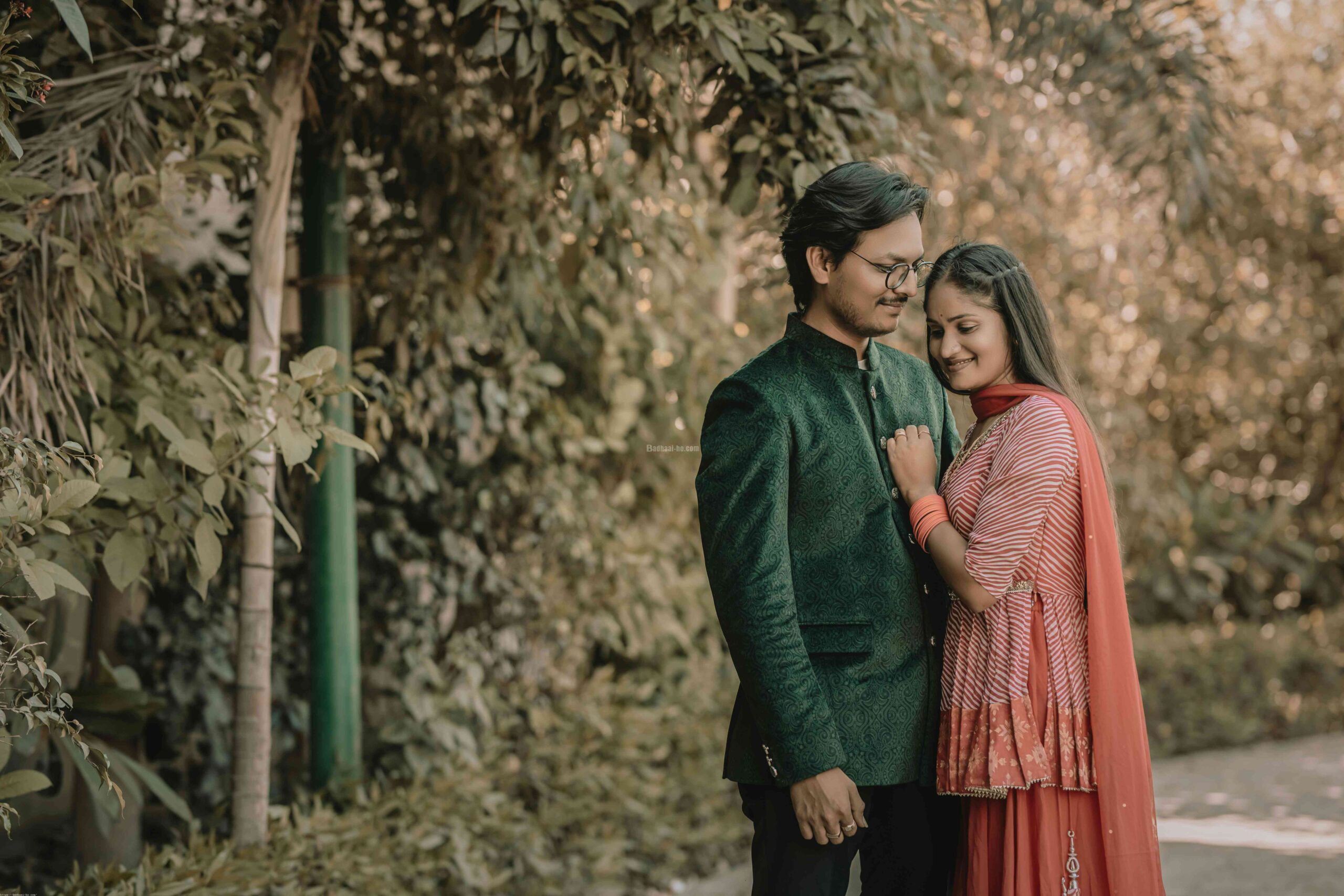 free-photo-of-young-couple-in-traditional-clothing